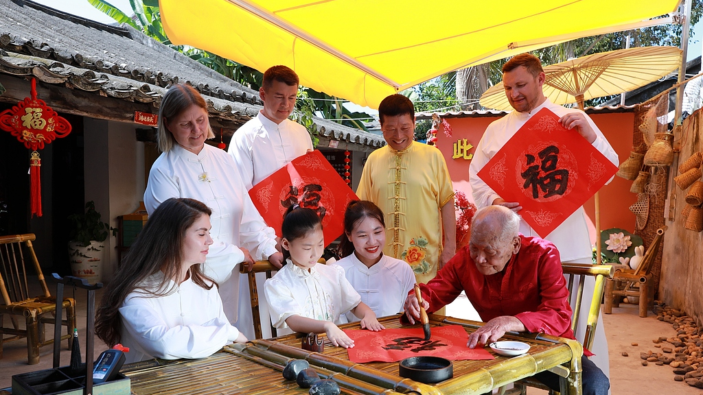 Students practicing Tai Chi and Chinese calligraphy at Mingde School